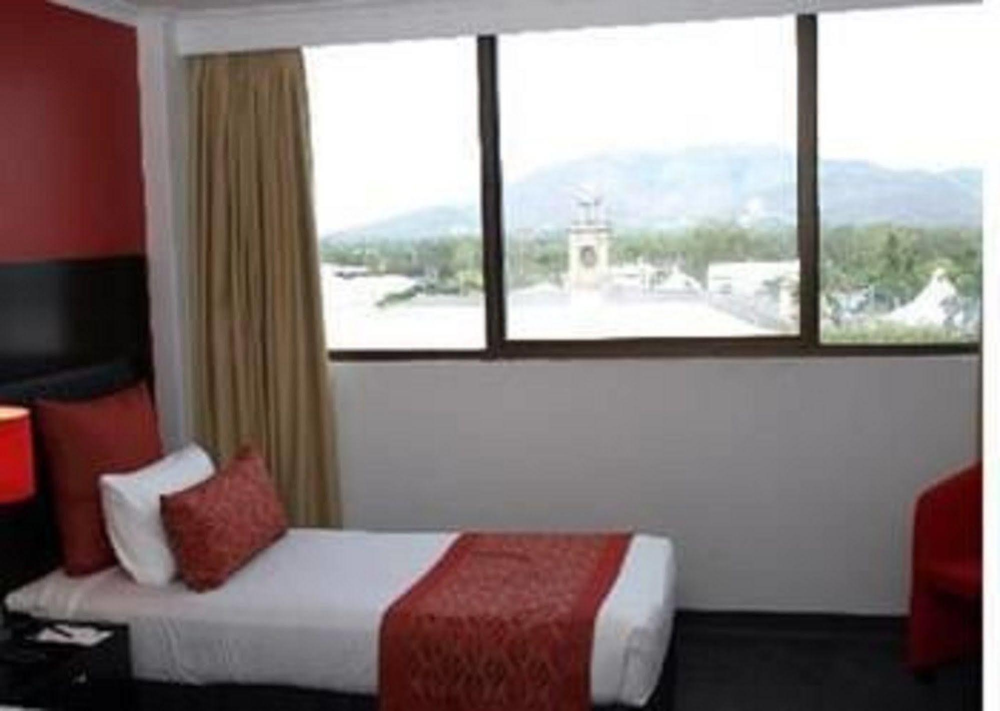 Leichhardt Hotel Rockhampton Bagian luar foto