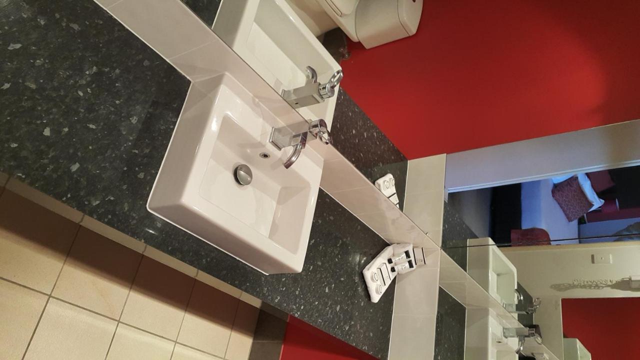 Leichhardt Hotel Rockhampton Bagian luar foto